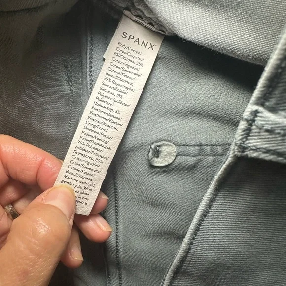 SPANX Women's Gray Cargo Shorts - Picture 3 of 4